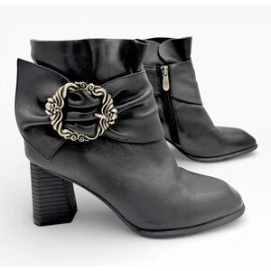 L'Artiste Milagros Black Leather Ankle Boots Sz 37 Side Zip Buckle Chunky Heel 7